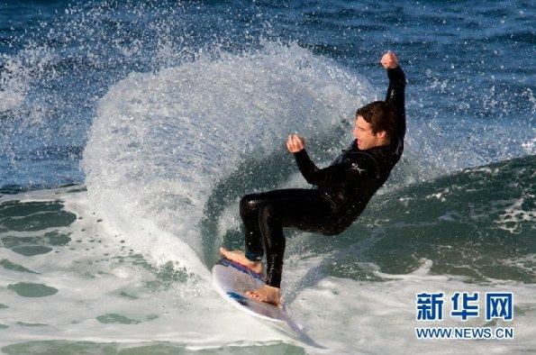 潍坊联通“硬核”福利来了——万元手机、龙墩墩幸运送！